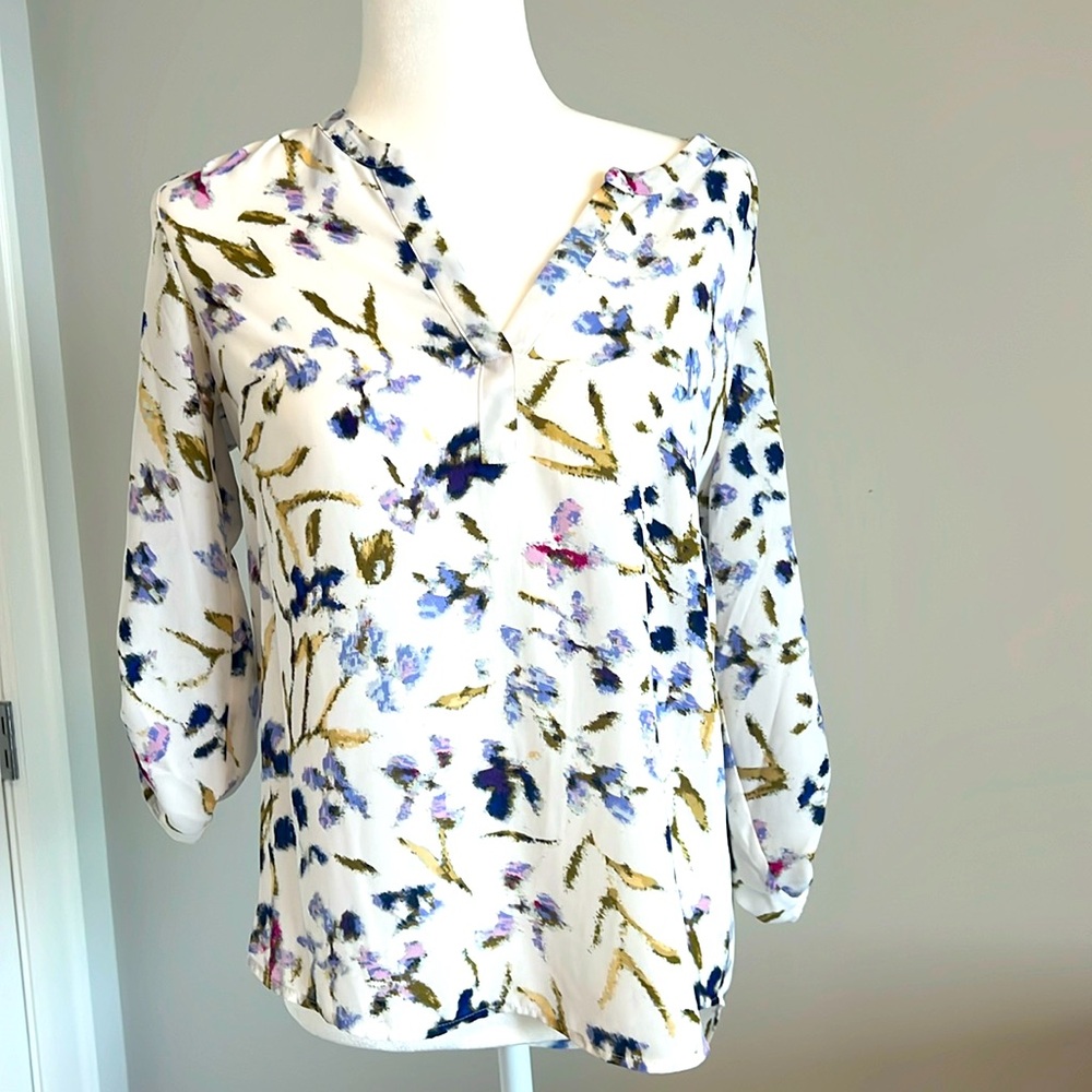 Classy floral print blouse